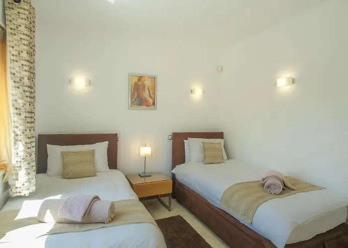 Cristo - Almond Apartment Lagos